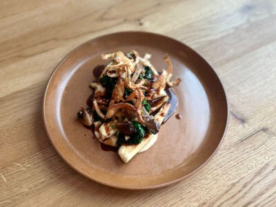 Essen Pastinake frittiert, geröstet und als Püree