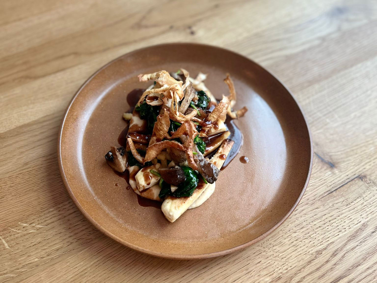 Essen Pastinake frittiert, geröstet und als Püree